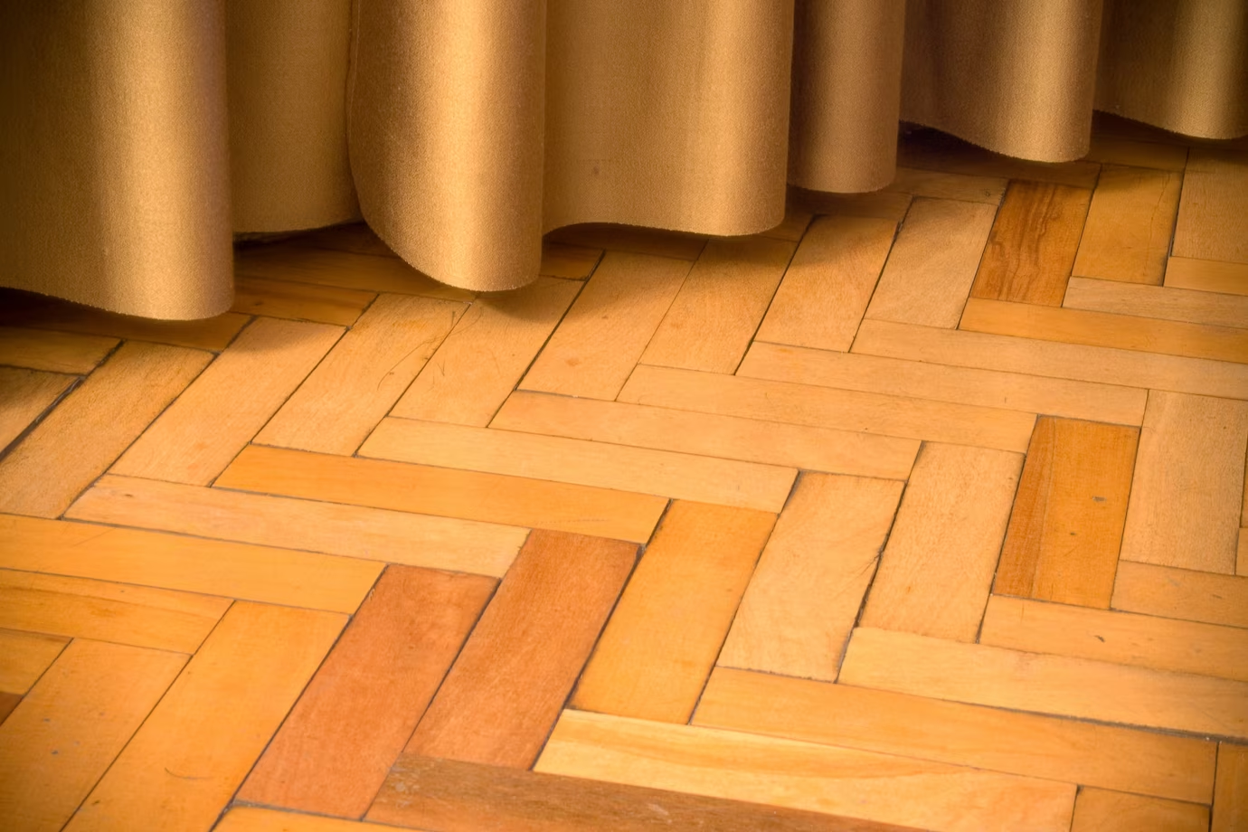 wood floor varnishing